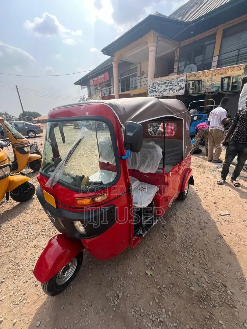 Bajaj RE 2025 Red