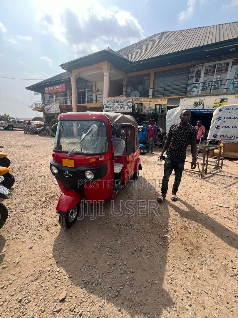 Bajaj RE 2025 Red