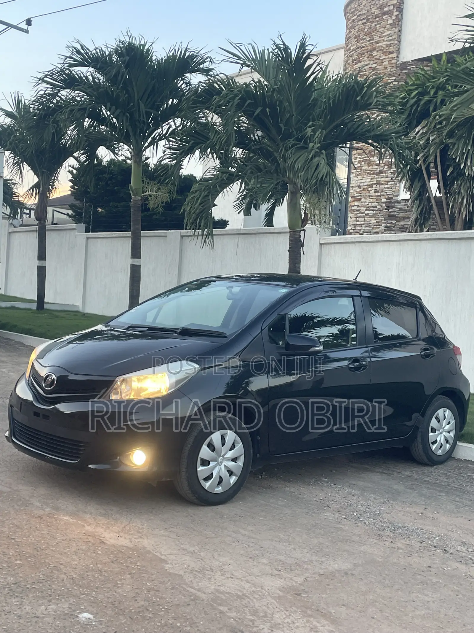 Toyota Vitz 1.3 AWD 5dr 2013 Black