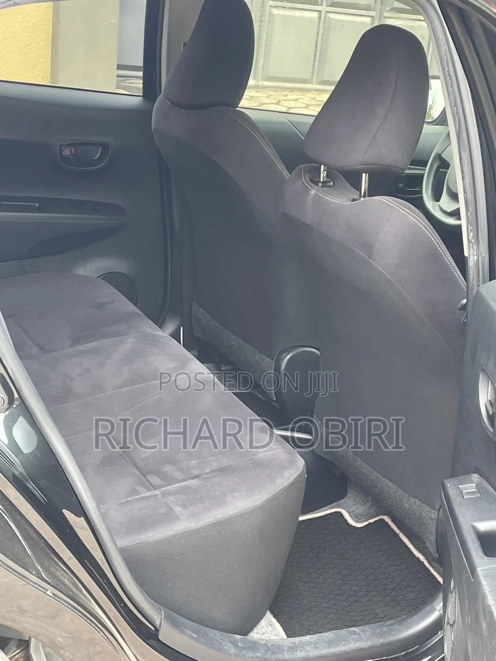 Toyota Vitz 1.3 AWD 5dr 2013 Black