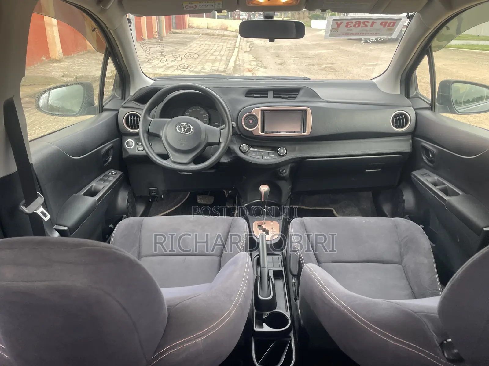 Toyota Vitz 1.3 AWD 5dr 2013 Black