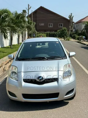 Toyota Vitz 1.0 FWD 3dr 2010 Silver