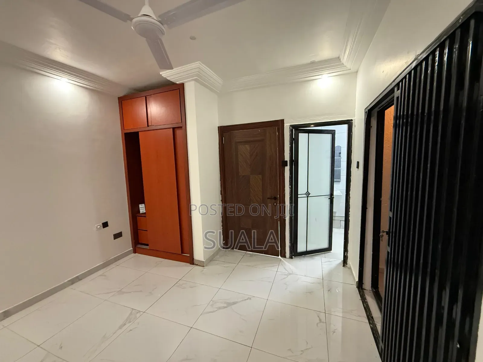 3bdrm Apartment in Nyaho Tamacloe, Cemetery Area for rent