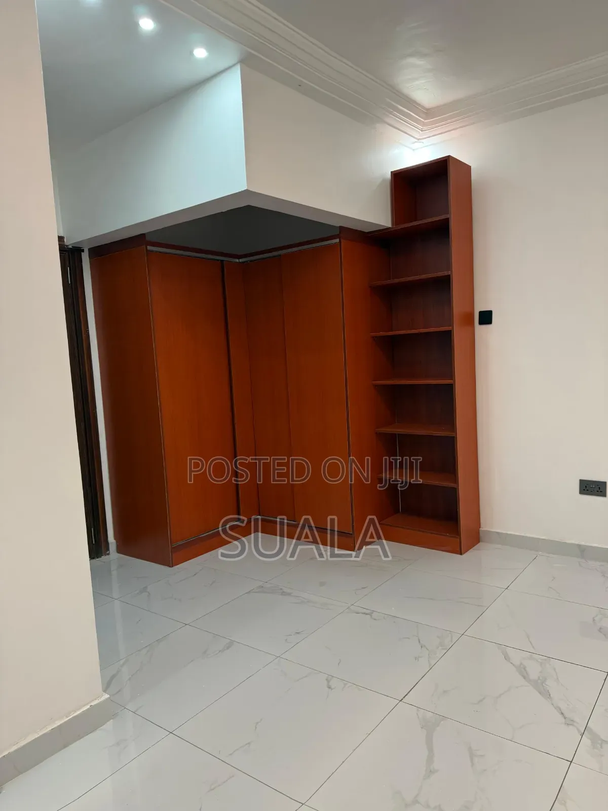 3bdrm Apartment in Nyaho Tamacloe, Cemetery Area for rent