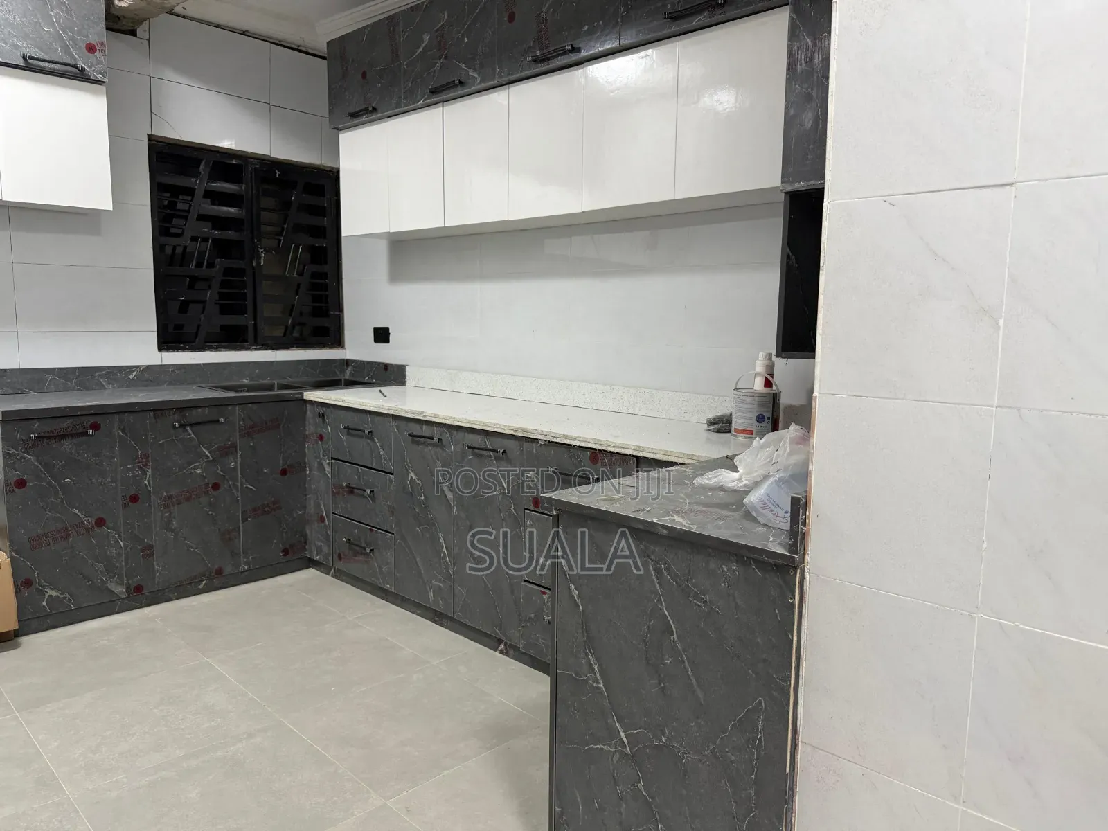 3bdrm Apartment in Nyaho Tamacloe, Cemetery Area for rent