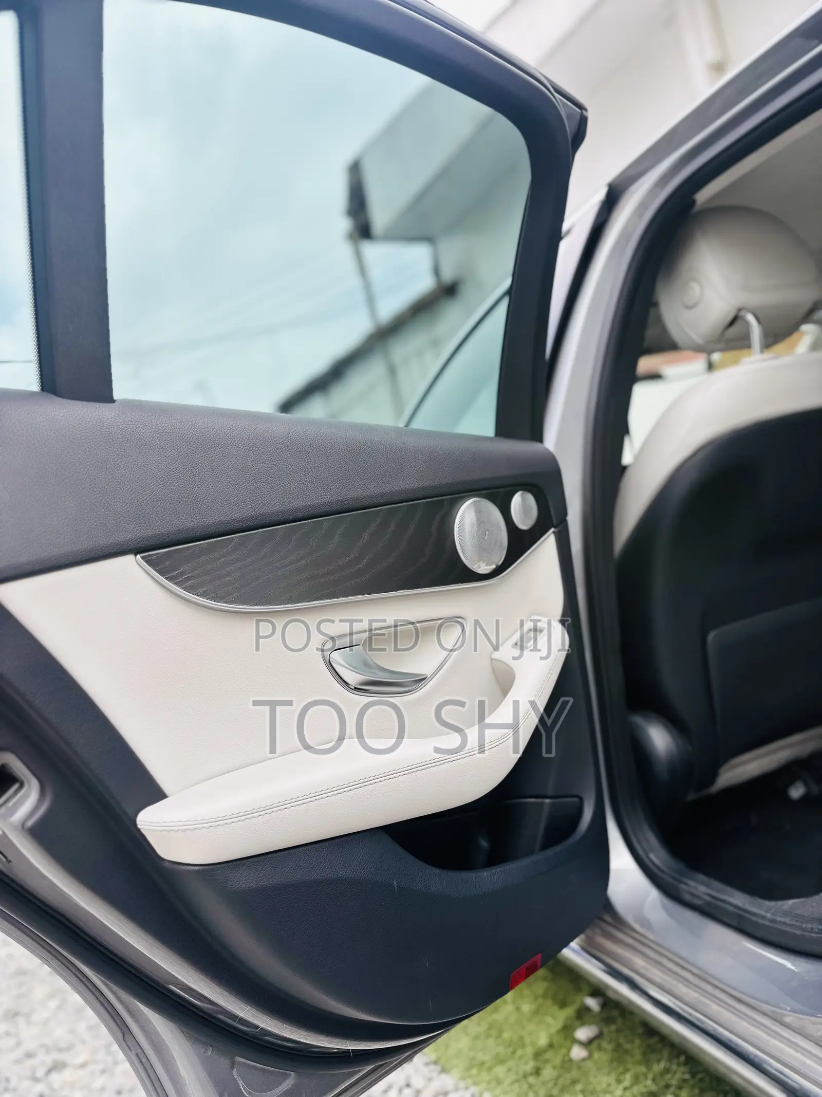 Mercedes-Benz C300 2016 Silver