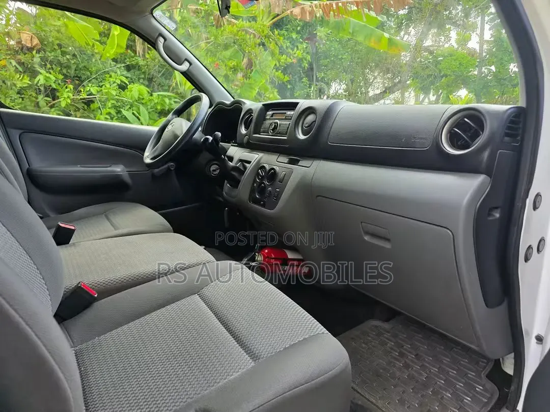 Nissan Caravan (Urvan) 2023 White