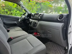 Nissan Caravan (Urvan) 2023 White