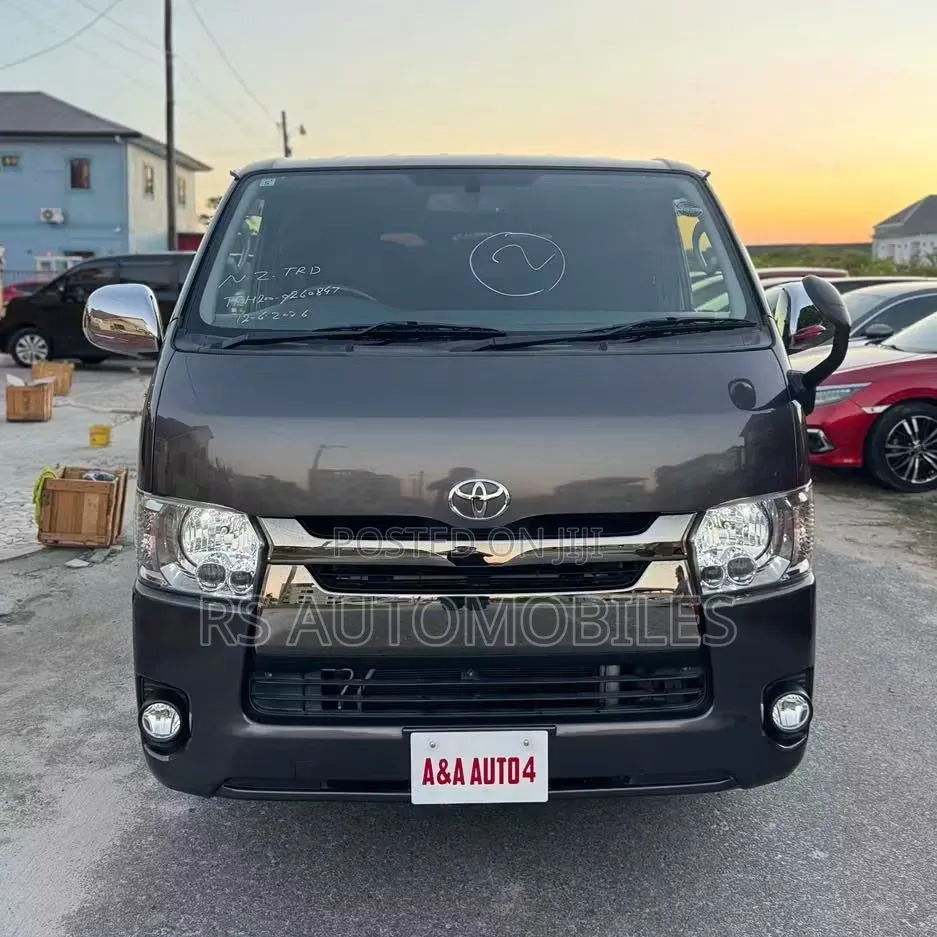Toyota HiAce 2017 Grey