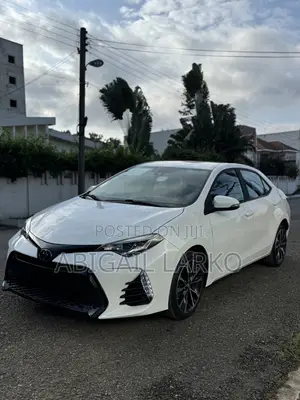Toyota Corolla SE (1.8L 4cyl 6M) 2019 White