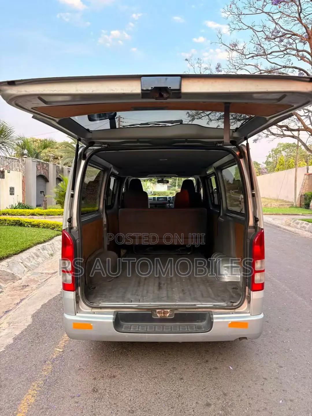 Toyota HiAce 2009 Silver