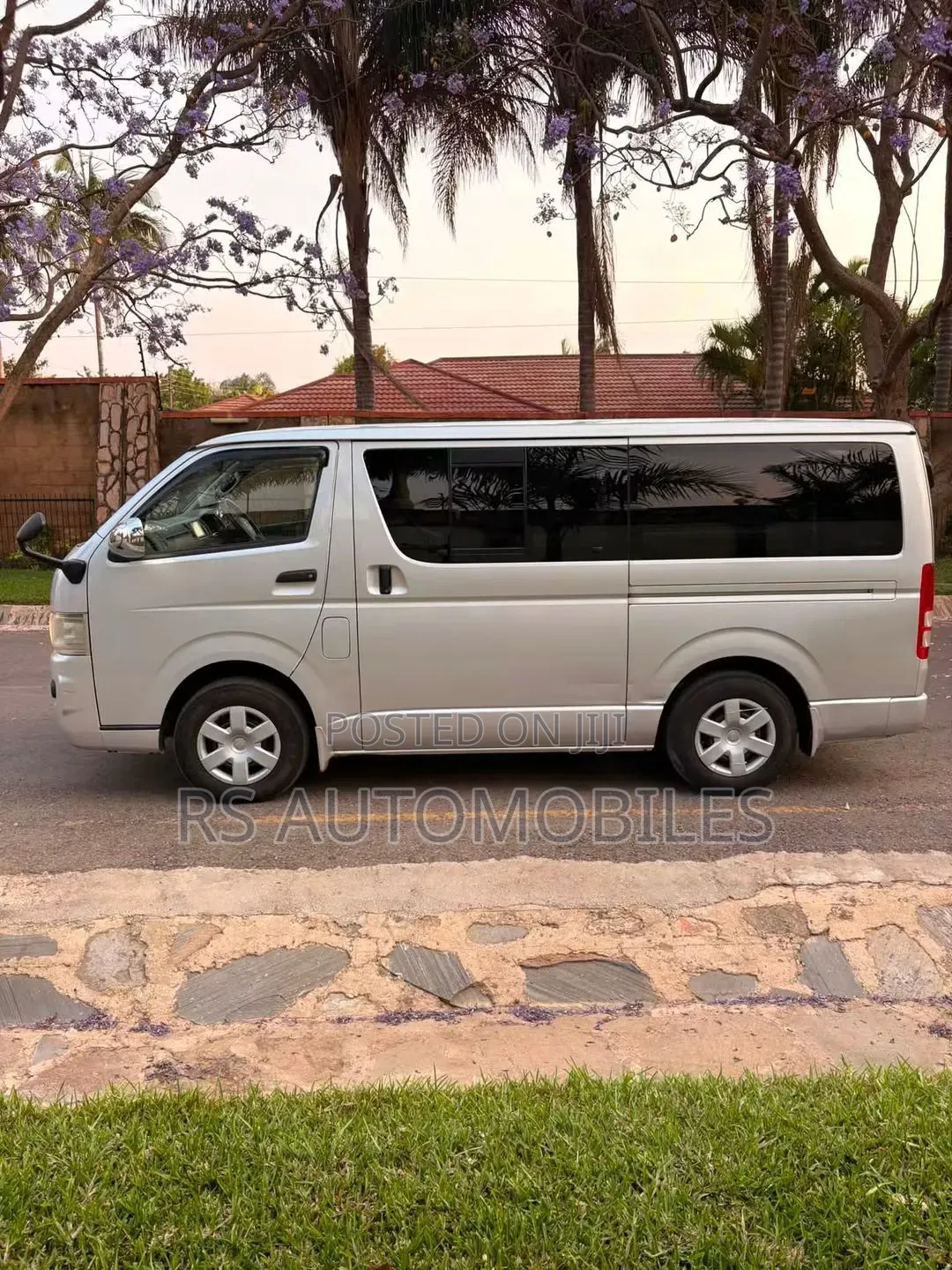 Toyota HiAce 2009 Silver