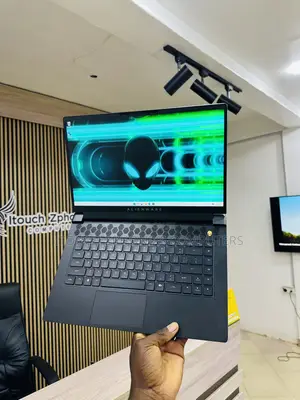 Laptop Alienware M16 16GB Intel Core i7 SSD 1T