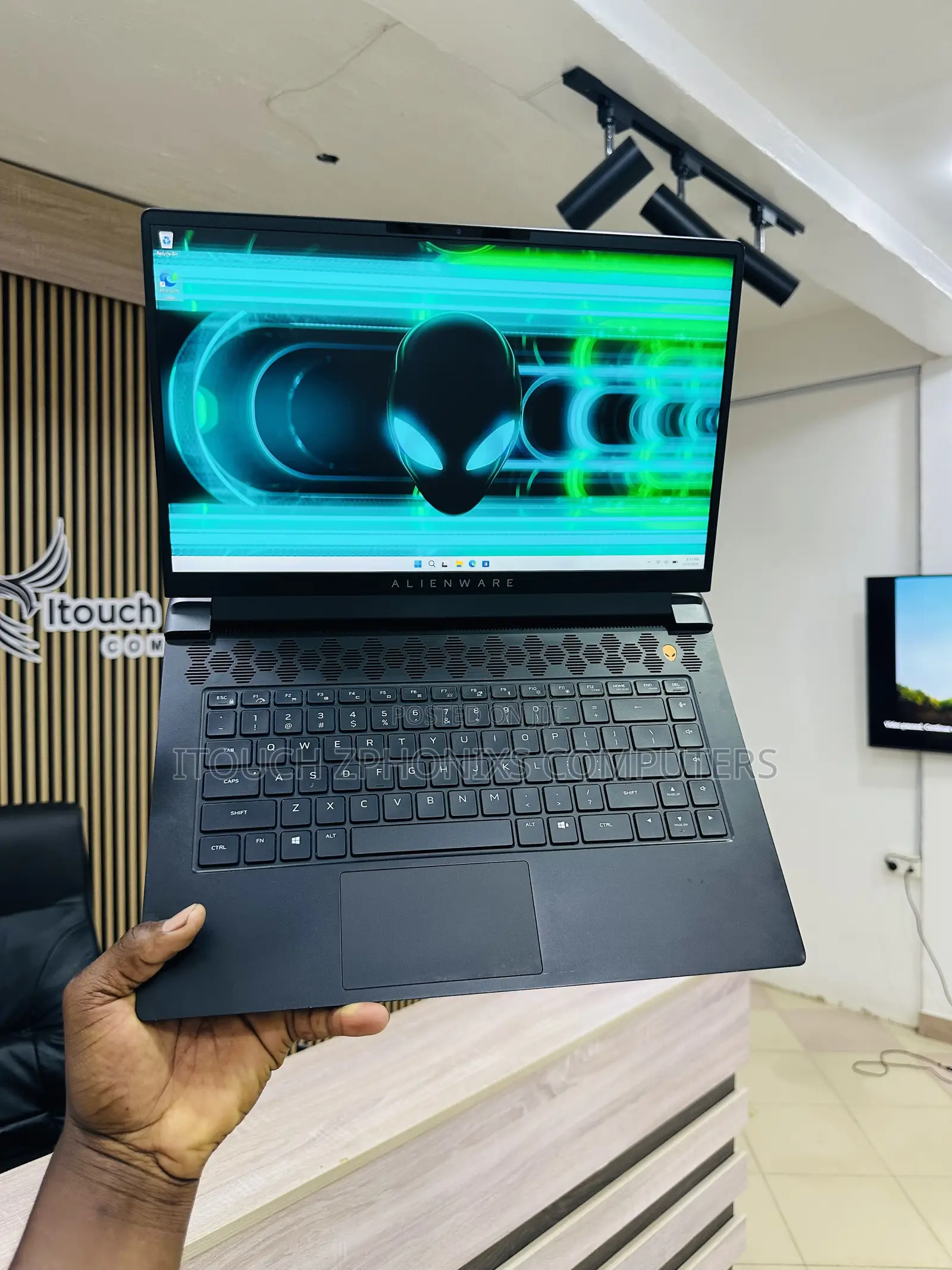 Laptop Alienware M16 16GB Intel Core i7 SSD 1T