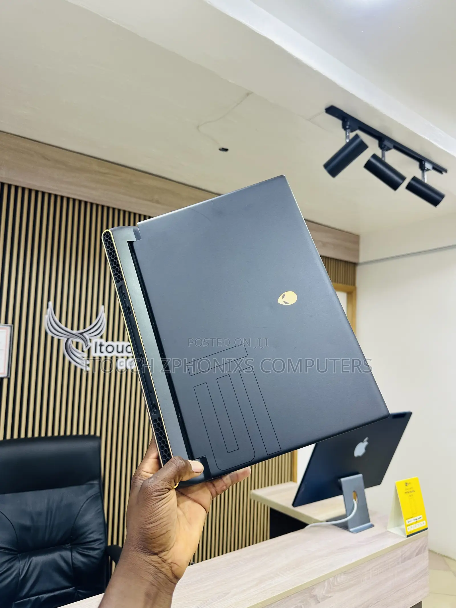 Laptop Alienware M16 16GB Intel Core i7 SSD 1T