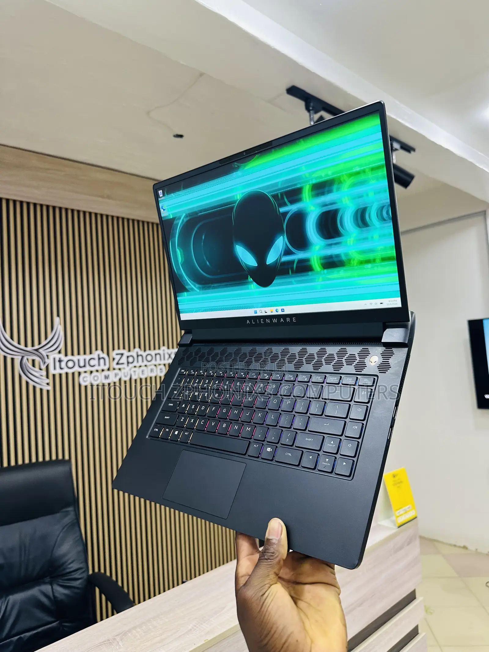 Laptop Alienware M16 16GB Intel Core i7 SSD 1T