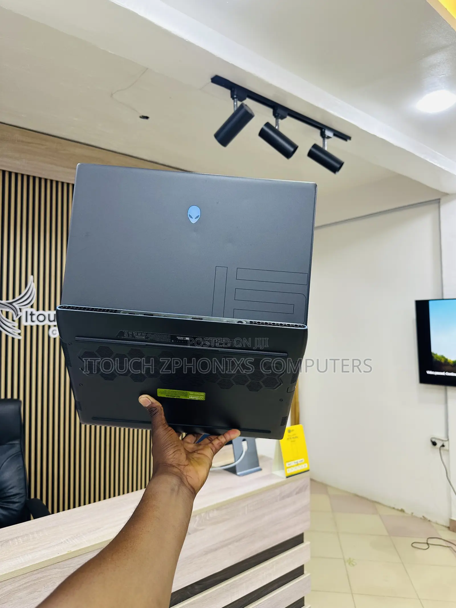 Laptop Alienware M16 16GB Intel Core i7 SSD 1T