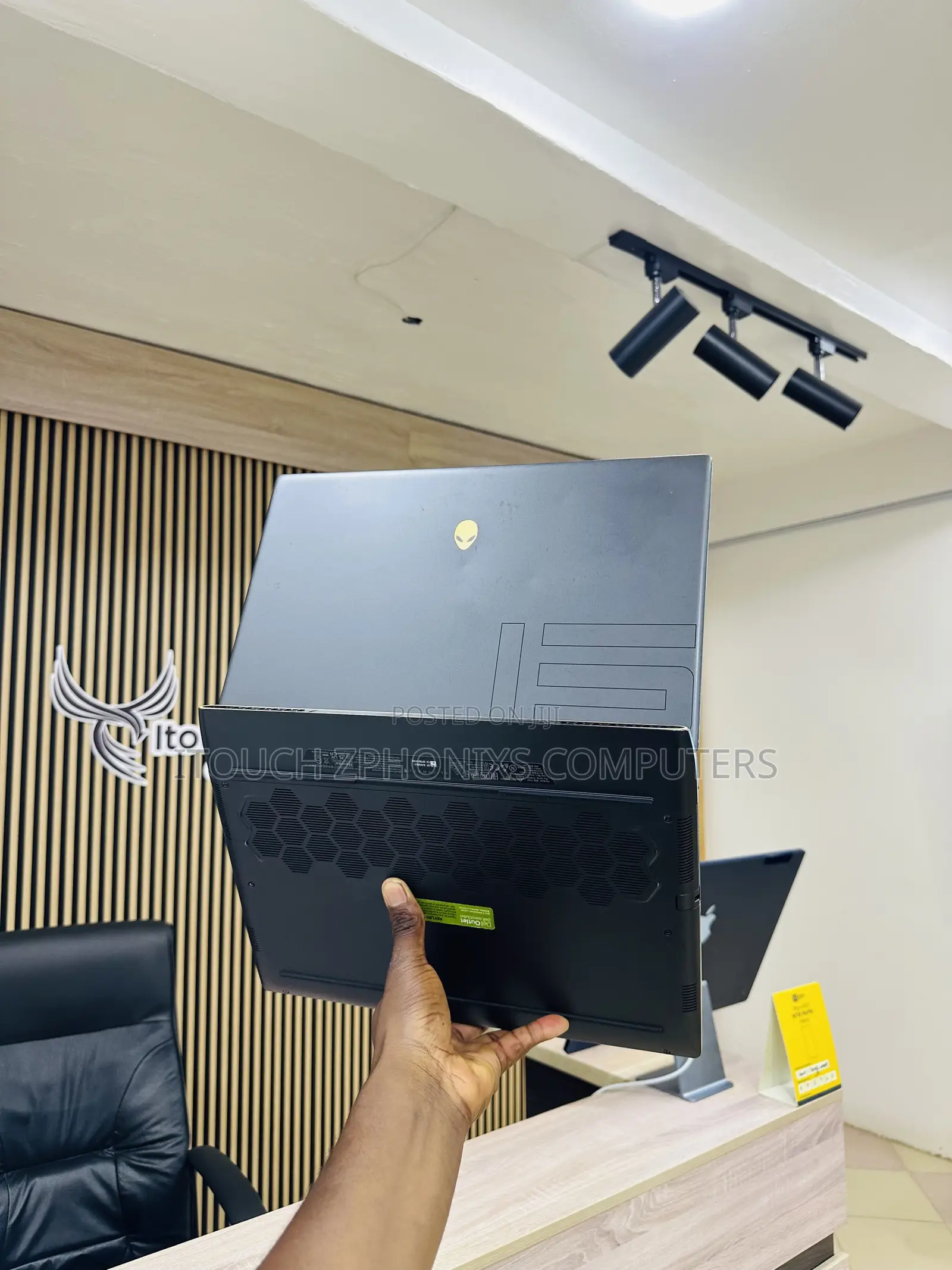 Laptop Alienware M16 16GB Intel Core i7 SSD 1T