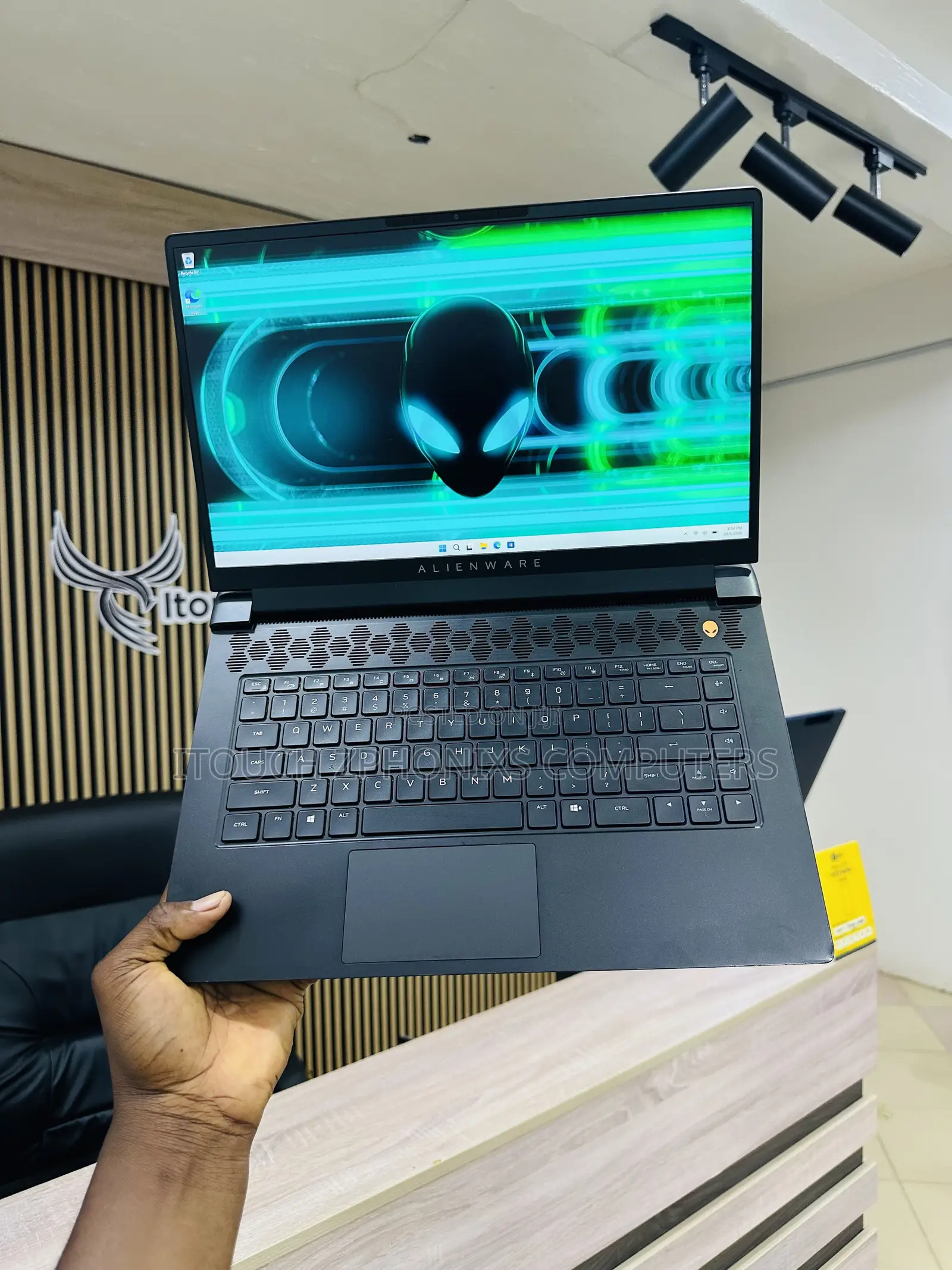Laptop Alienware M16 16GB Intel Core i7 SSD 1T
