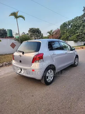 Toyota Vitz 2010 Silver