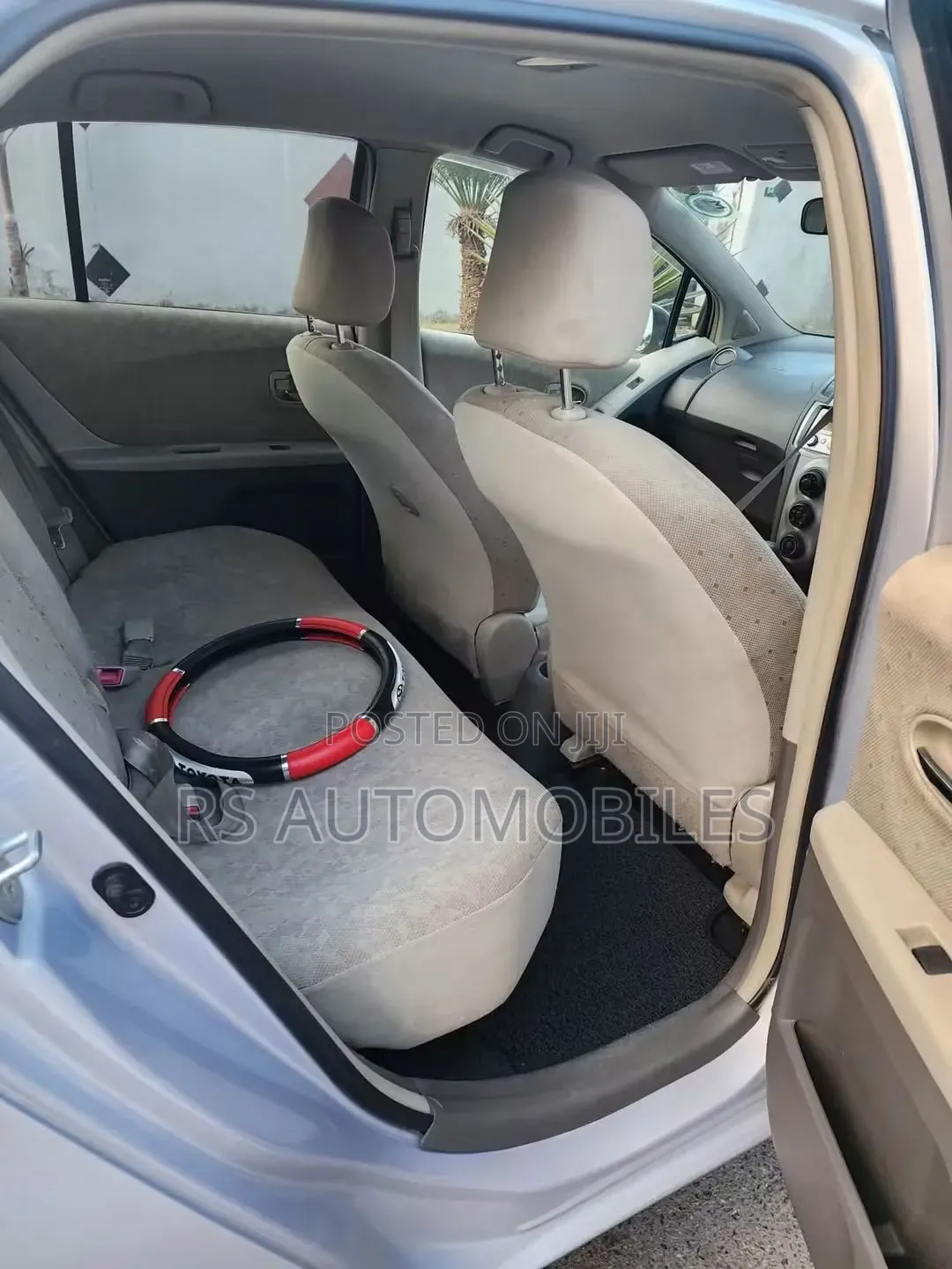 Toyota Vitz 2010 Silver
