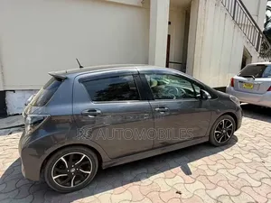 Toyota Vitz 2015 Gray