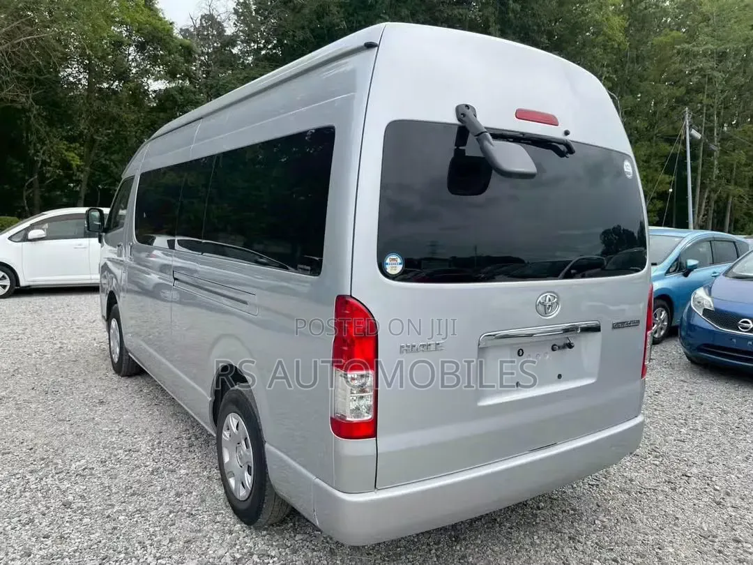 Toyota HiAce 2021 Silver