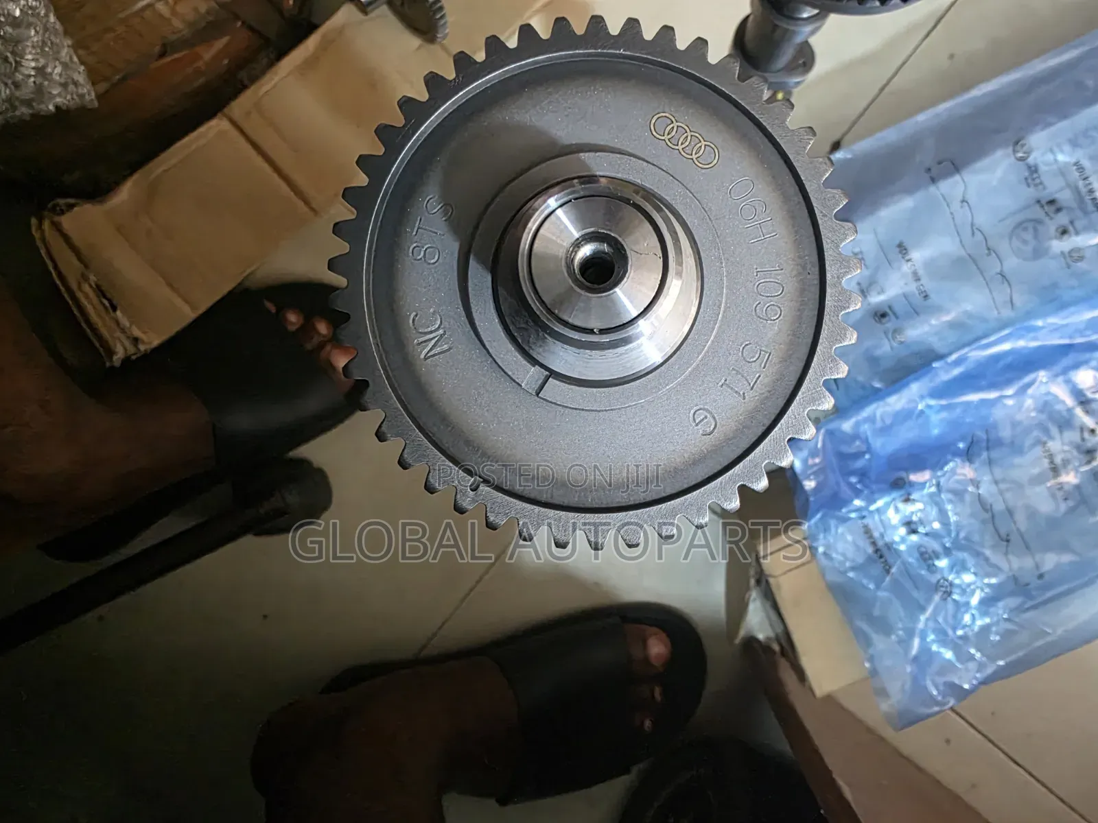 Intake and Exhaust Valves <<Camshaft >>