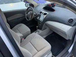 Toyota Belta 2010 Silver