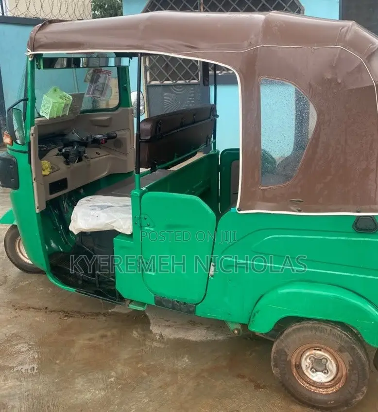Bajaj RE 2026 Green