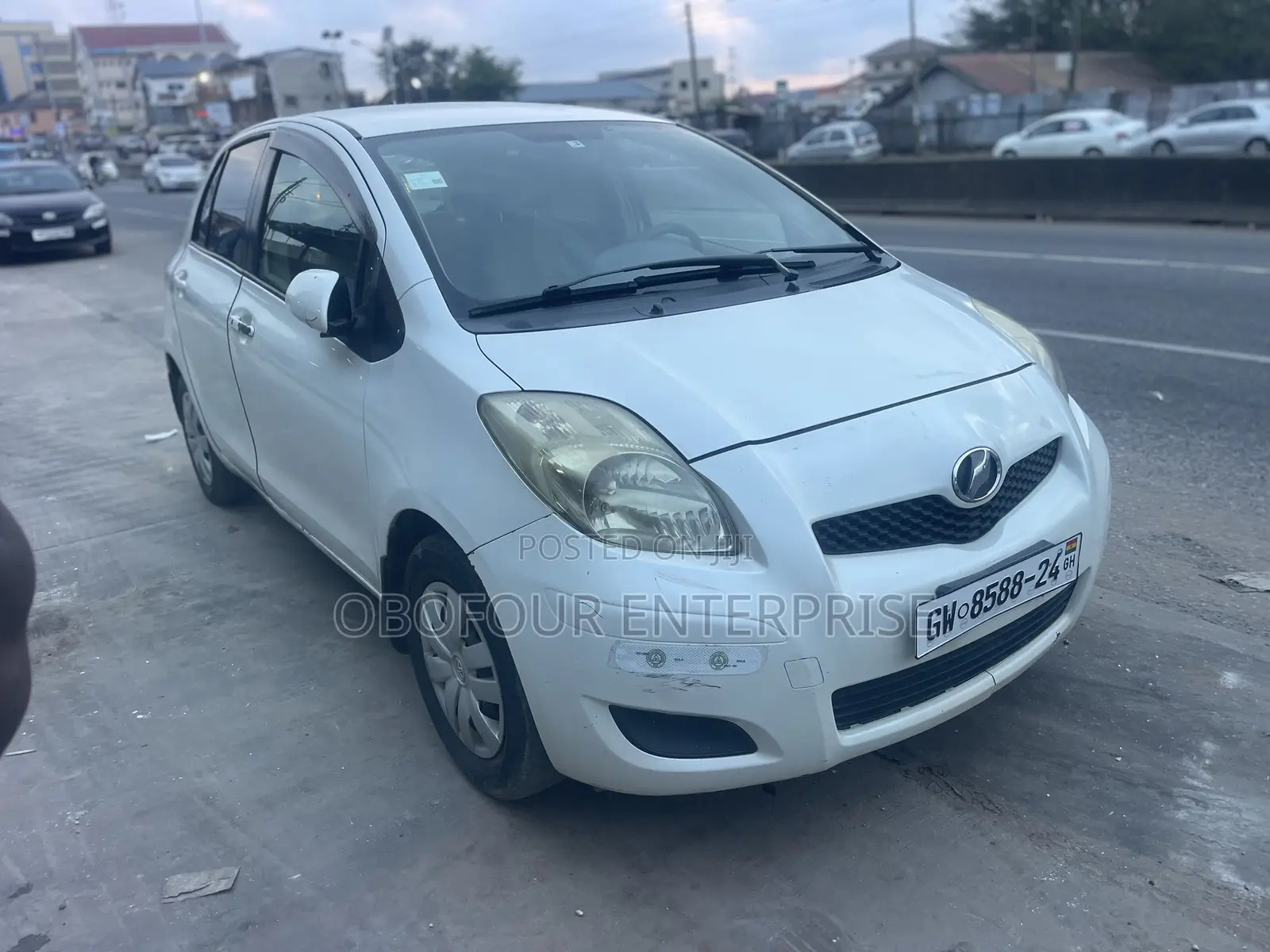 Toyota Vitz 1.3 AWD 5dr 2010 White