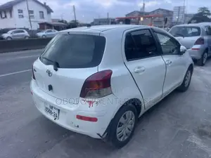 Toyota Vitz 1.3 AWD 5dr 2010 White