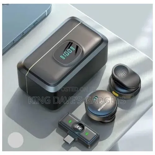 Q8) Dual Wireless Lavalier Microphone Has 2 in 1 Clip On