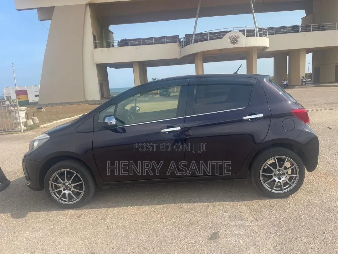 Toyota Vitz 2014 Burgundy