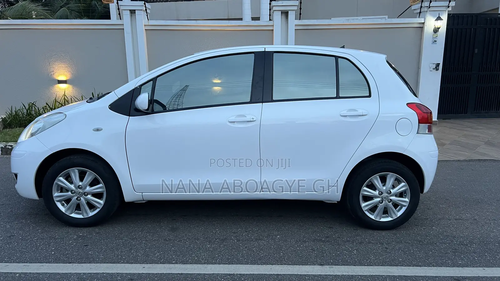 Toyota Yaris 2010 White