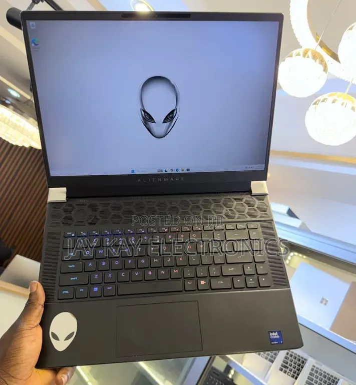Laptop Alienware X16 R2 16GB Intel Core Ultra 7 SSD 1T
