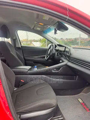 Hyundai Elantra 2022 Red
