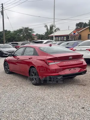 Hyundai Elantra 2022 Red