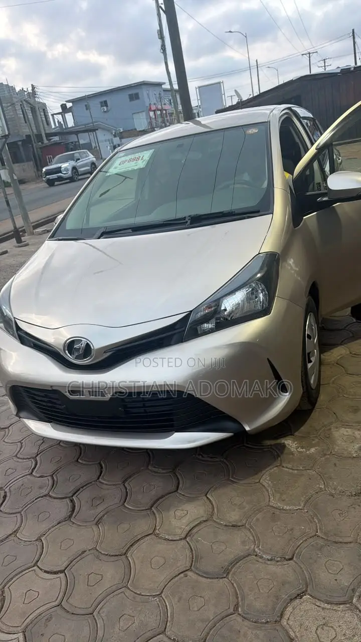 Toyota Vitz 1.3 FWD 5dr 2015 Brown