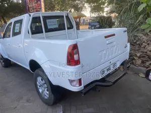 Tata Xenon 2014 White