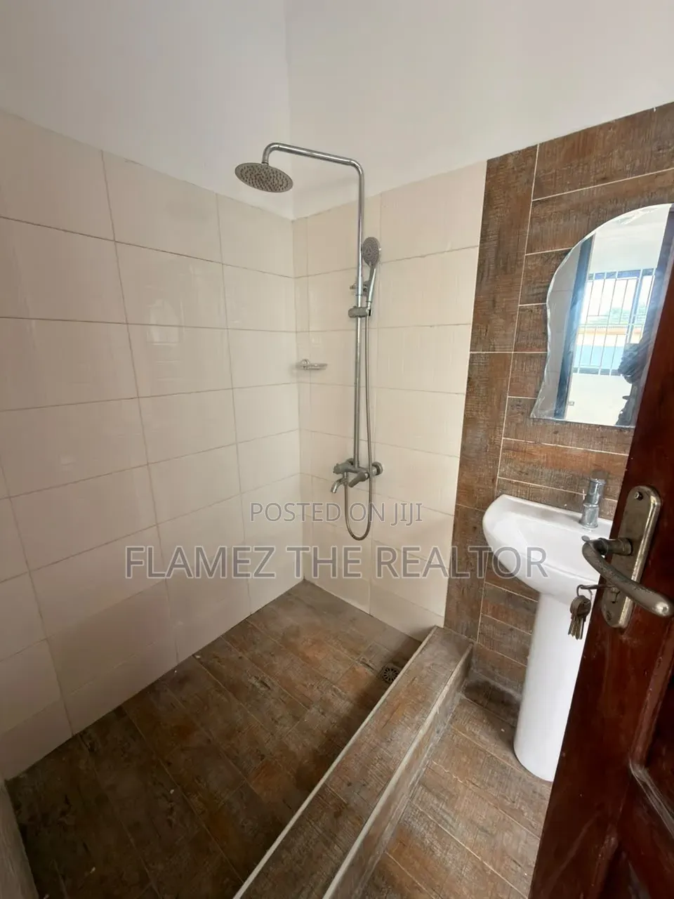 3bdrm House in Cfc Estate, Mile 7 for sale