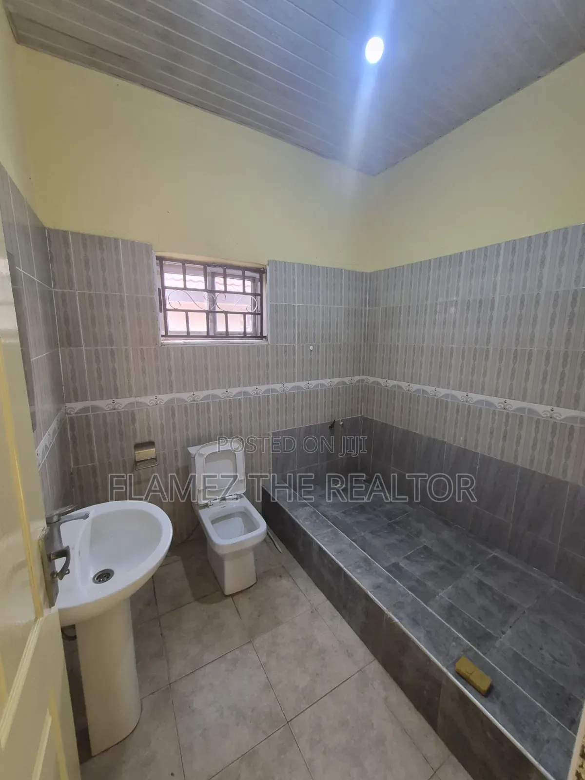 3bdrm House in Koans Estate, Amasaman for rent