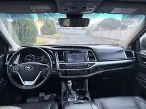 Toyota Highlander XLE 4x4 V6 (3.5L 6cyl 8A) 2018 Black