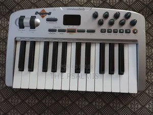 M Audio Oxygen 8 V2 Midi Controller