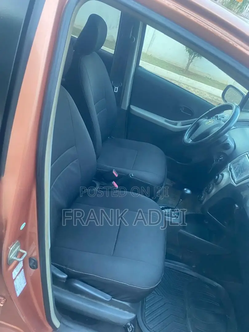 Toyota Vitz 2010 Orange