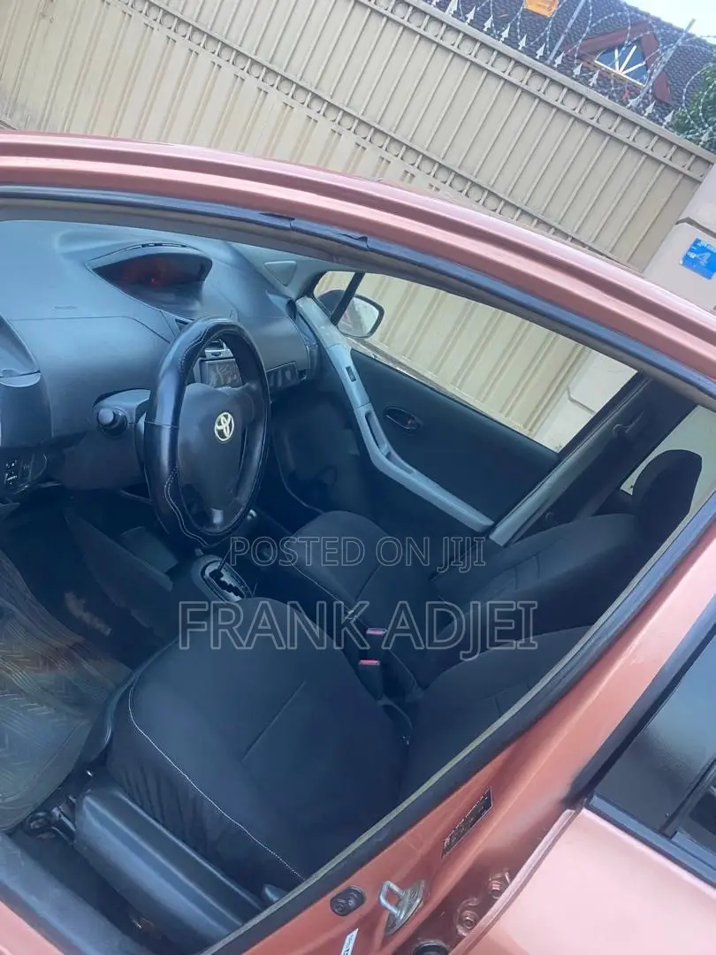 Toyota Vitz 2010 Orange