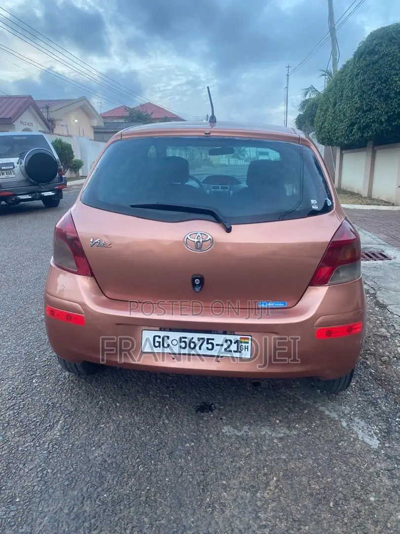 Toyota Vitz 2010 Orange