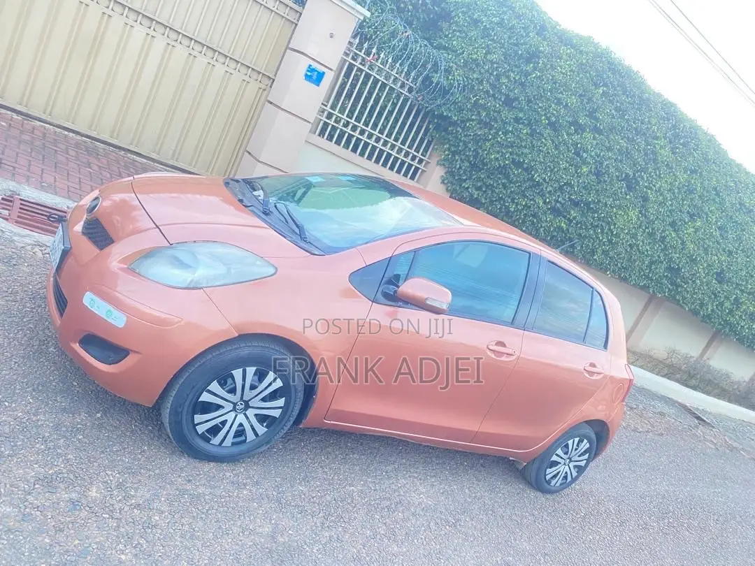 Toyota Vitz 2010 Orange