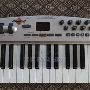 M Audio Oxygen 8 V2 Midi Controller