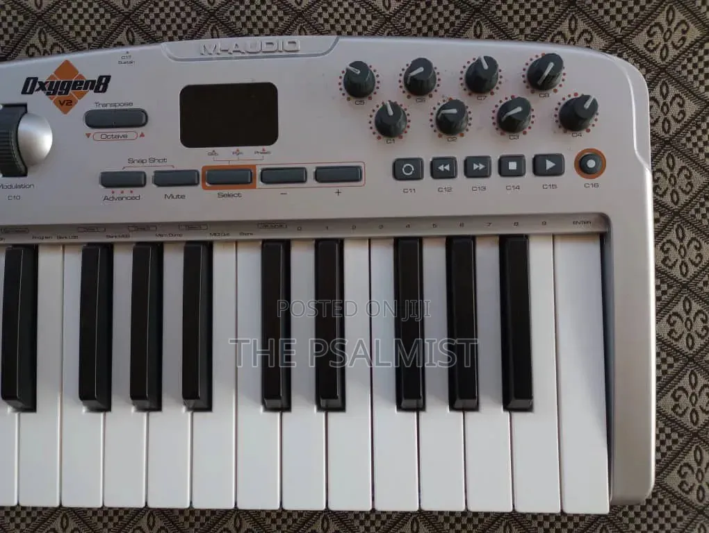 M Audio Oxygen 8 V2 Midi Controller